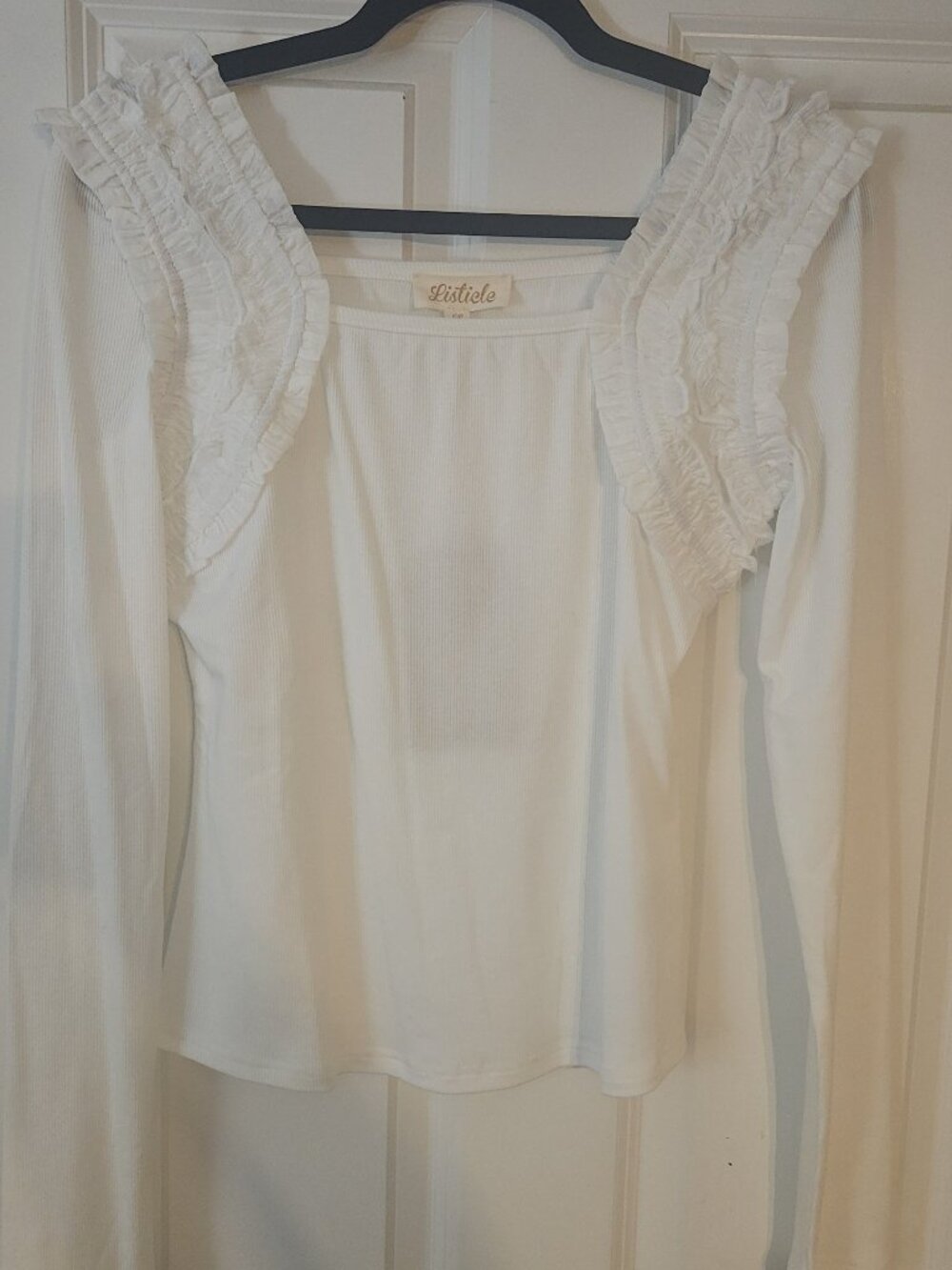 Listicle Long sleeve white blouse
